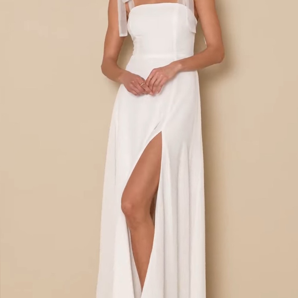 This Lulu’s Bride Gown NWT size 8-10